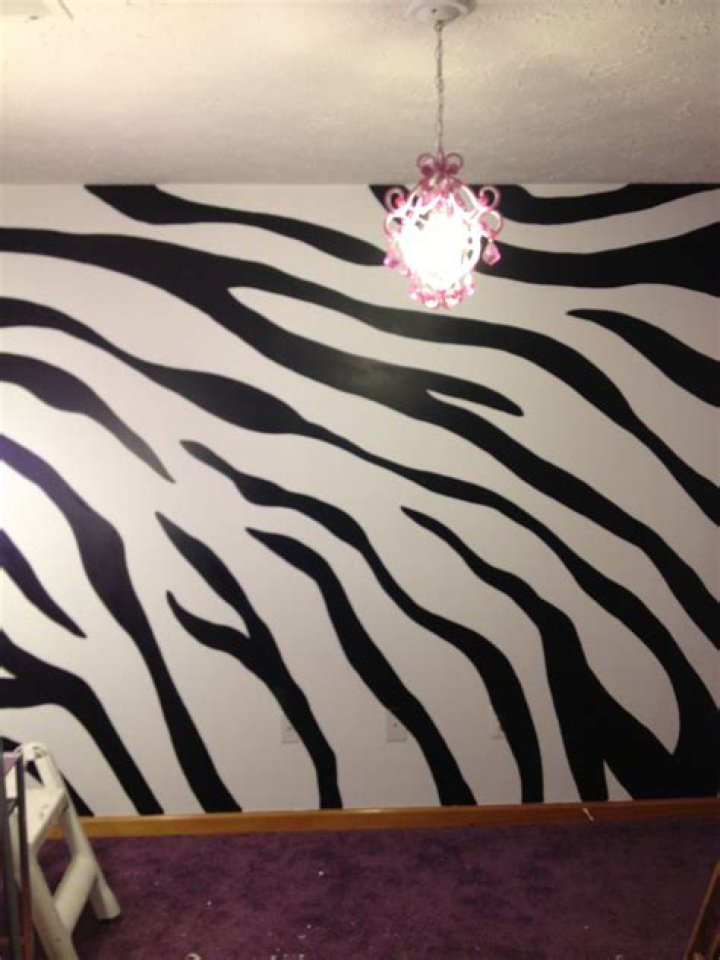 How to paint zebra print on walls?