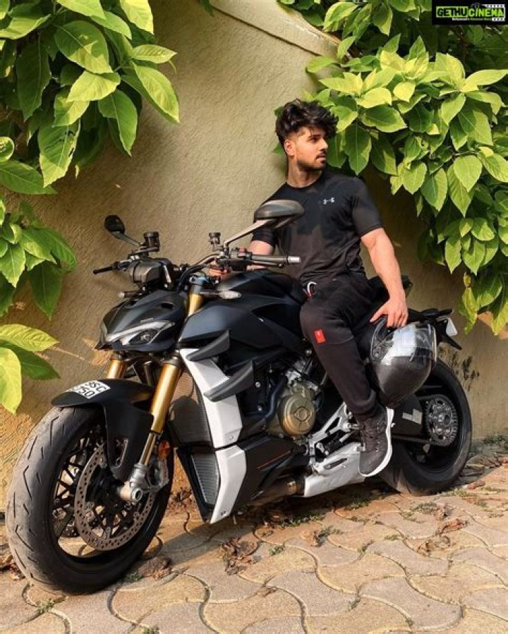 What is the height of Suraj Pancholi?